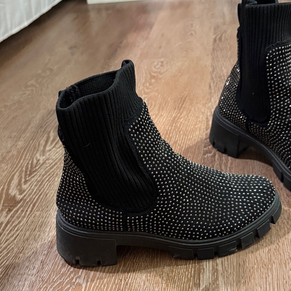 Elegant Black Studded Women's Boots - Picture 4 of 6